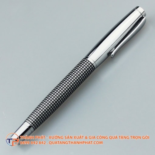 Bút caro kẻ viền bạc