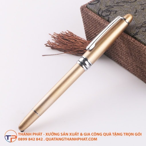 Bút dạ bi roman khắc tên