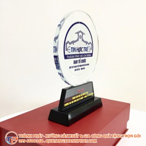 Cúp pha lê vinh danh hình mặt trăng tròn - ảnh 2