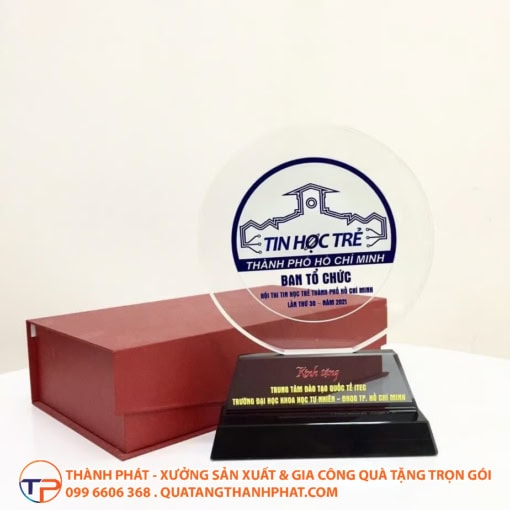 Cúp pha lê vinh danh hình mặt trăng tròn