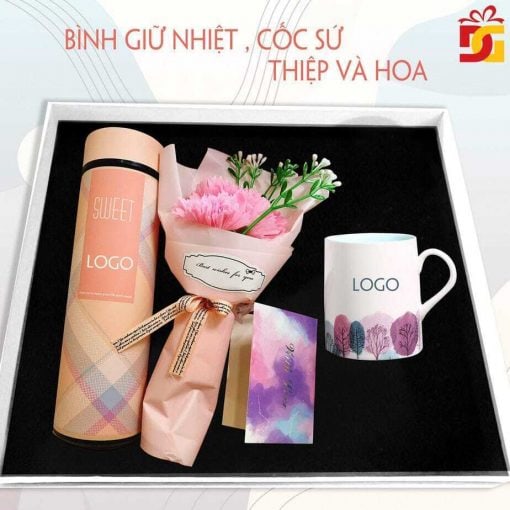 Bộ quà tặng beauty: bình giữ nhiệt, cốc sứ, thiệp và hoa 1