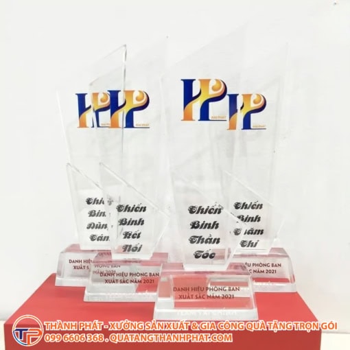Kỷ niệm chương vinh danh cho doanh nghiệp