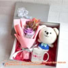 Bộ Quà Tặng Romantic: Gấu Bông, Cốc Sứ Và Hoa 53 Bo qua tang romantic sang trong