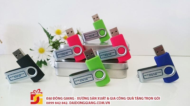 Quà tặng usb nhựa thiết kế theo yêu cầu