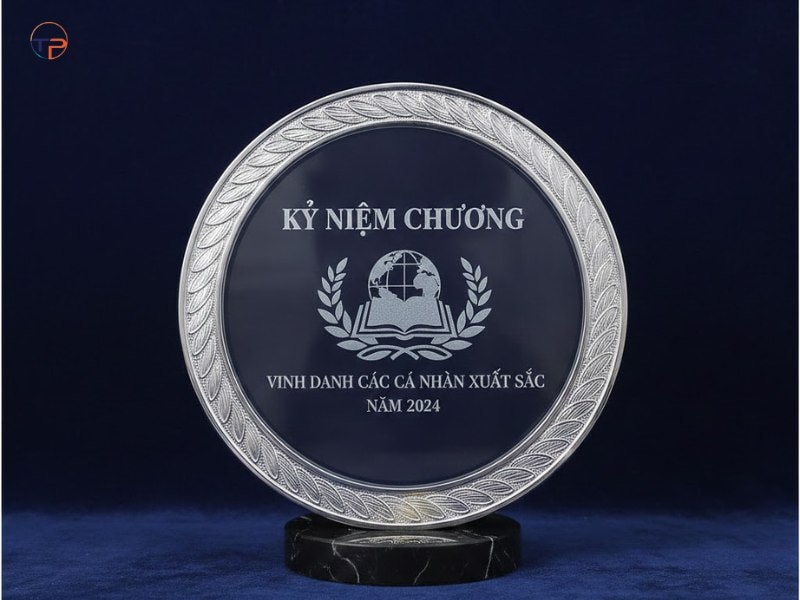 Top 5+ Mẫu Kỷ Niệm Chương In Logo Quà Tặng Đẹp, Độc Đáo 14 Kỷ niệm chương hình tròn