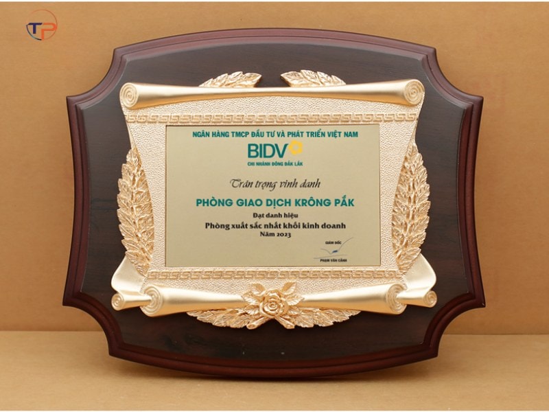 Bang vinh danh co dien