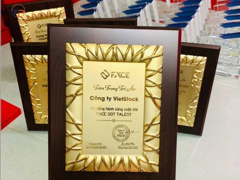 Bang vinh danh sang trong