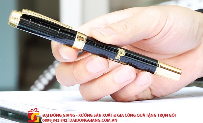 Bút ký là một trong những vật phẩm không còn gì xa lạ đối thầy giáo, cô giáo