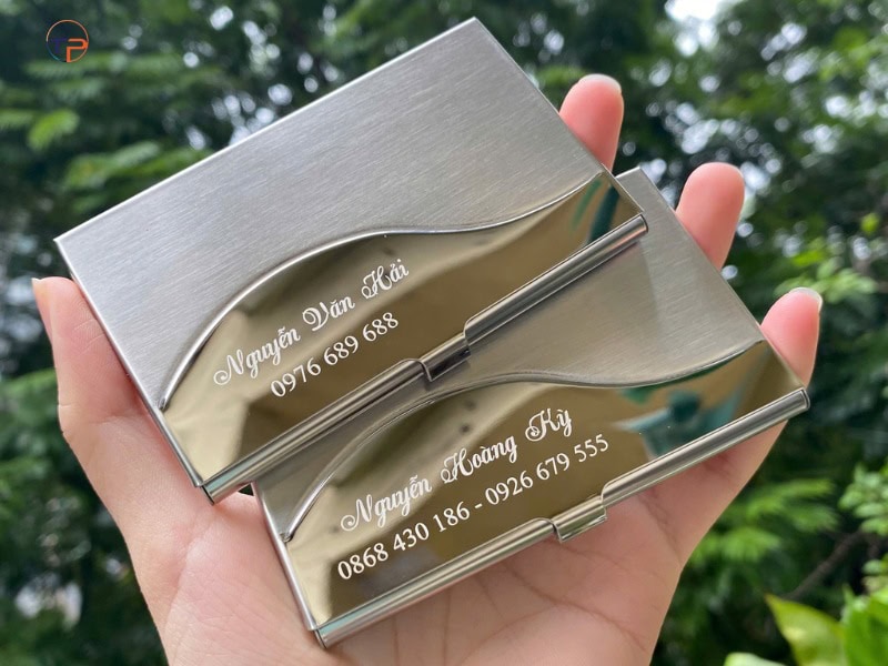 9+ Mẫu Quà Tặng Có Khắc Tên Đẹp, Ý Nghĩa 18 Hop namecard khac ten