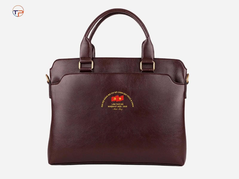 9+ Mẫu Quà Tặng Có Khắc Tên Đẹp, Ý Nghĩa 21 Tui xach khac ten