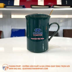 Alternative view of Ly sứ thân cao có nắp muỗng vàng ls08