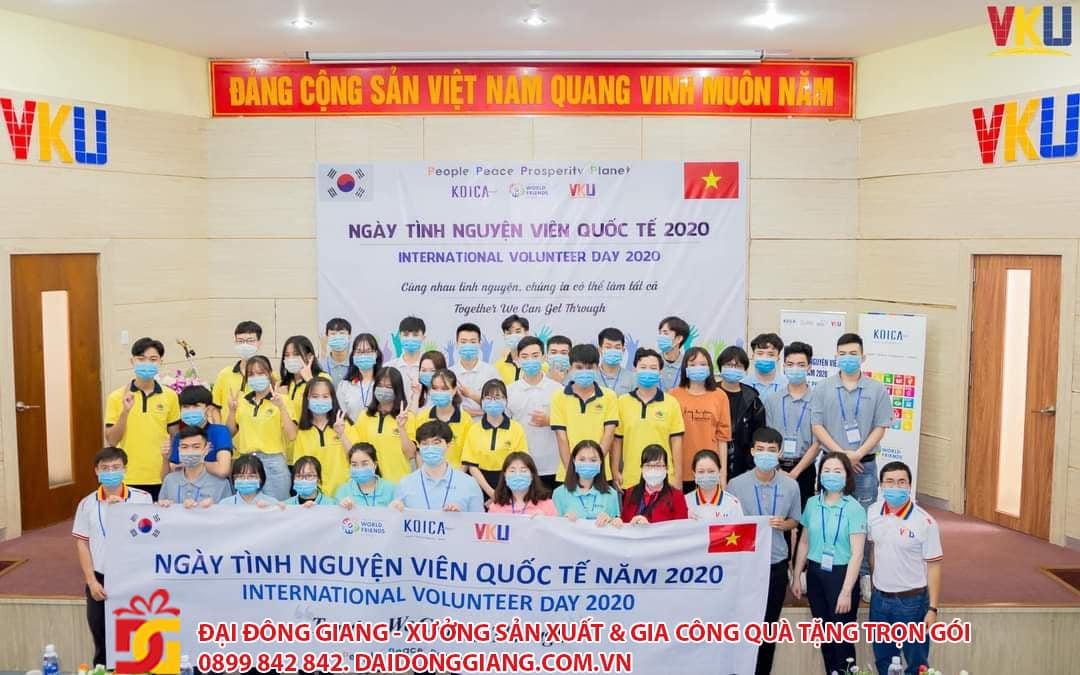 Ngay tinh nguyen vien quoc te