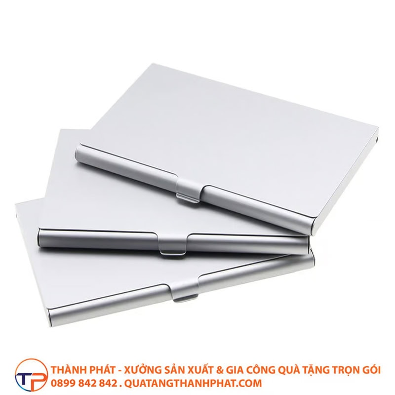 Hop dung name card kim loai in logo sang trong 2