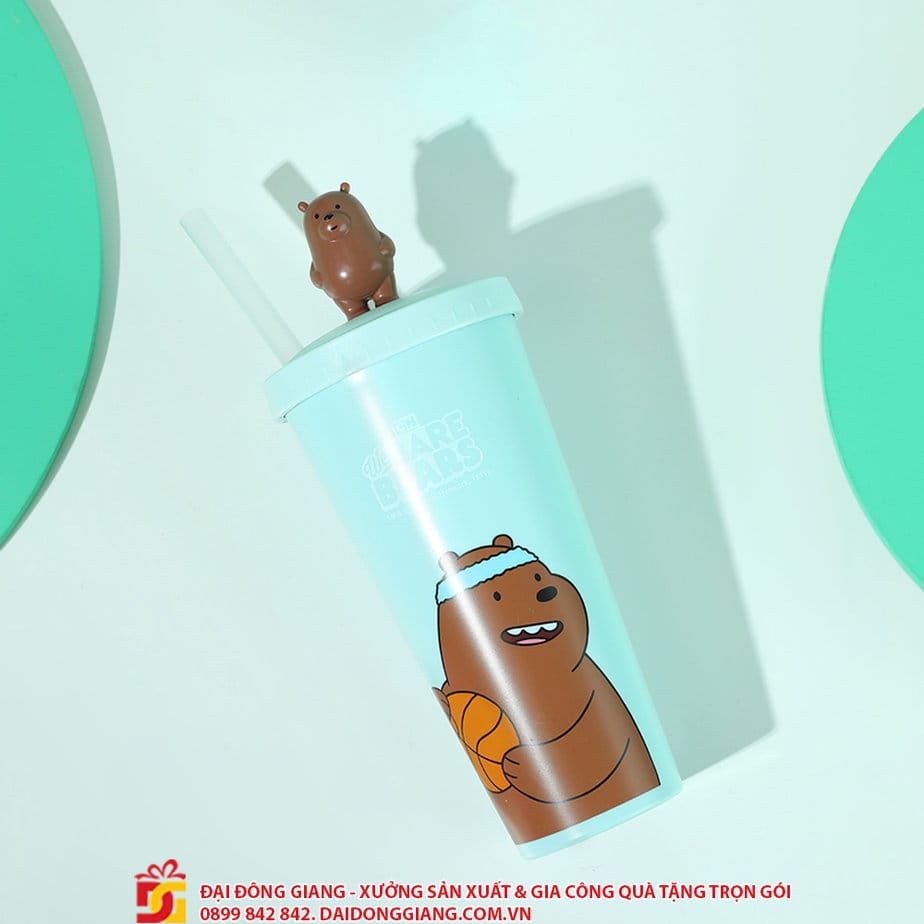 Ly nhua we bare bear x miniso co nap kem ong hut dung tich 640ml 2