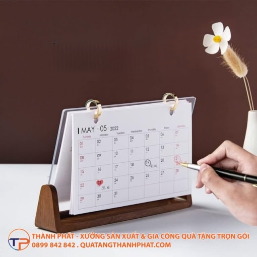 Lịch giấy để bàn đế gỗ - ảnh 3
