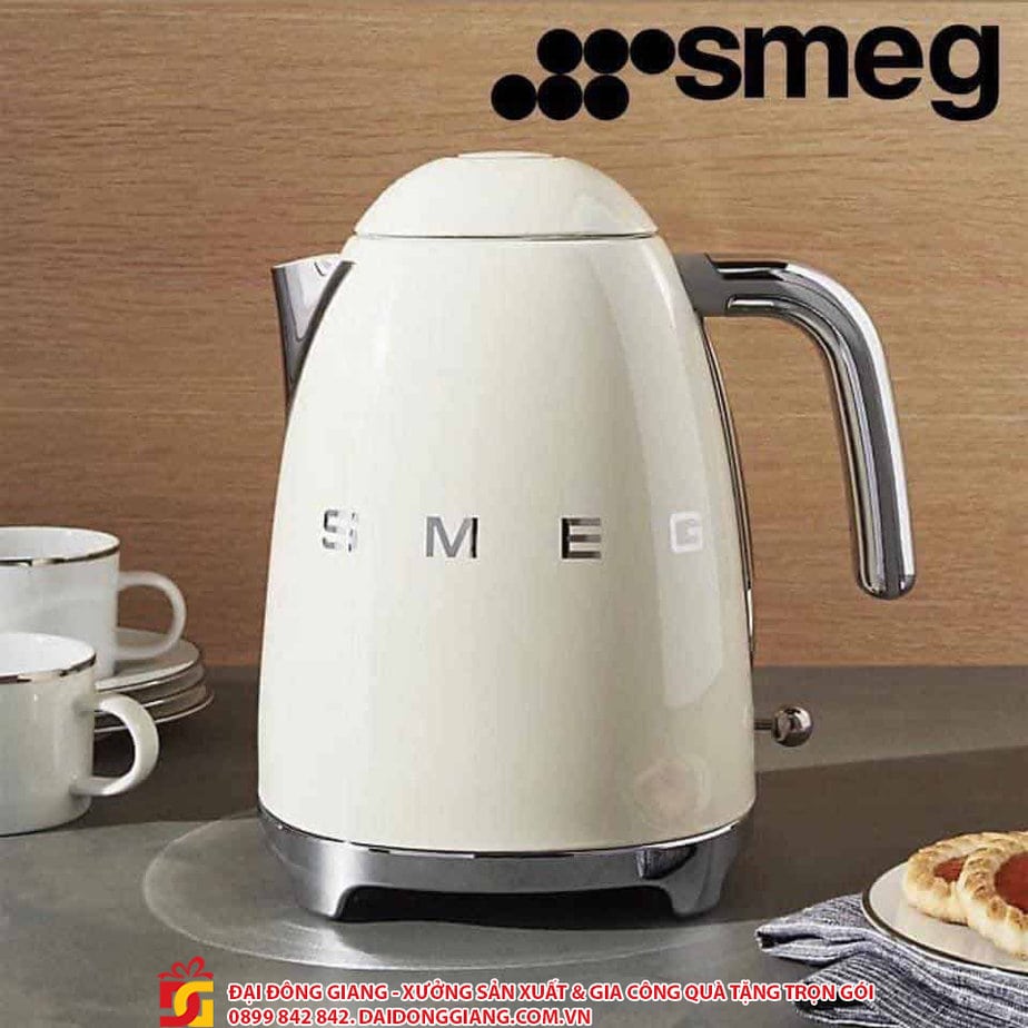 Ấm siêu tốc smeg sang trọng