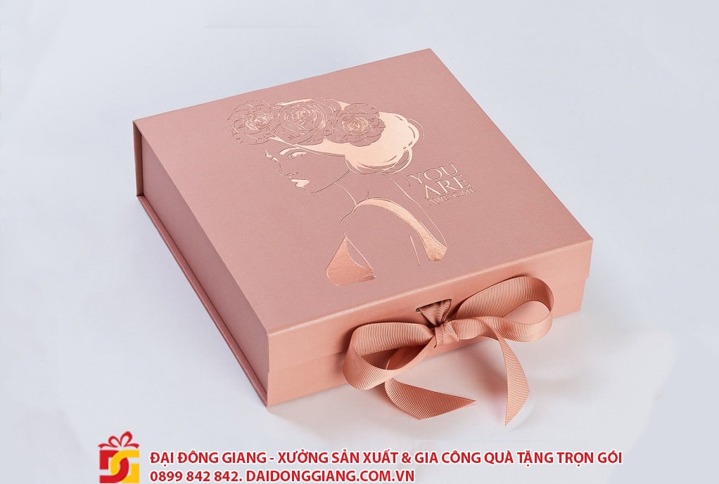 Mẫu hộp giấy đựng trang sức thiết kế nhẹ nhàng