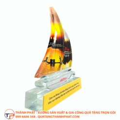 Ky niem chuong hinh canh buom qua tang 20 11 doc dao