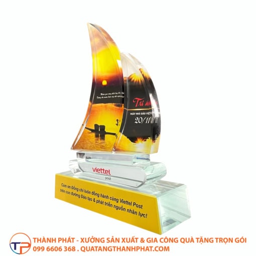 Kỷ niệm chương hình cánh buồm độc đáo - ảnh 2