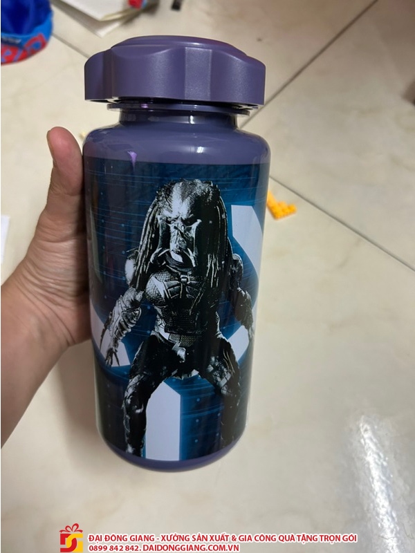 Bình nước cgv the predator