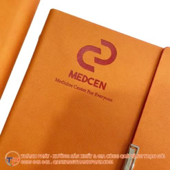 Sổ Tay Bìa Cứng Có Khoen Cài 18 So tay bia cung co khoen cai tien dung