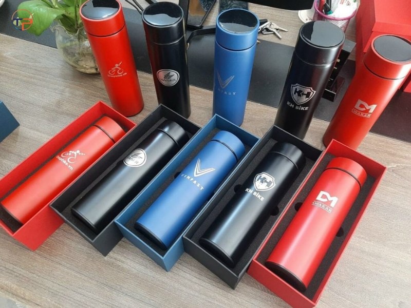 Top 9 Quà Tặng Doanh Nghiệp Cho Nhân Viên Xuất Sắc Đẹp, Ý Nghĩa 16 Binh giu nhiet in logo