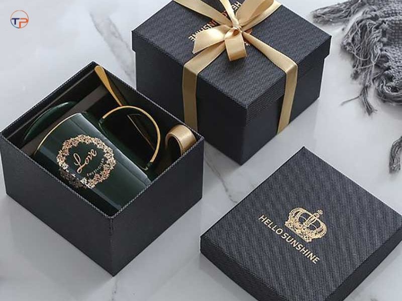 In Hộp Quà Tặng: Lợi Ích Và Top Mẫu Thiết Kế Đẹp, Độc Đáo 13 Hop qua tang phong cach toi gian