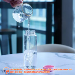 Binh nuoc nhua quang cao tien dung