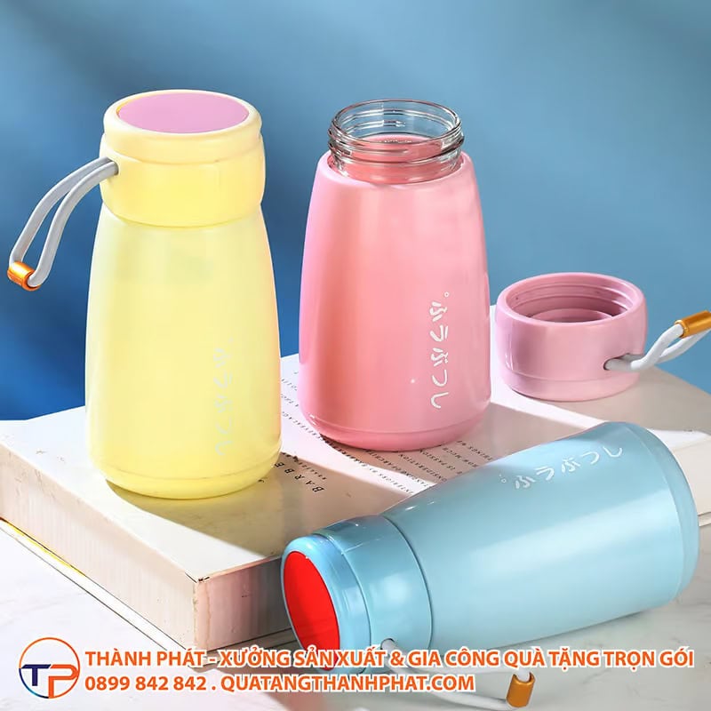 Bình Thuỷ Tinh Bọc Nhựa Với Quai Xách Công Sở Lns6239 23 Binh thuy tinh boc nhua voi quai xach cong so hien dai