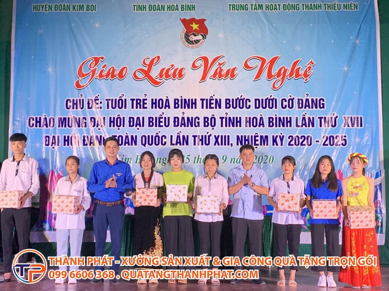 trao qua tang giao luu van nghe