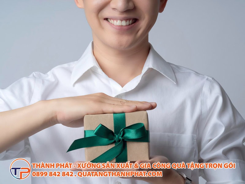 Mau phat bieu nhan vien xuat sac thu hut nhat