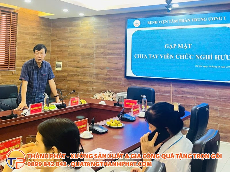 Gap mat chia tay ban chap hanh