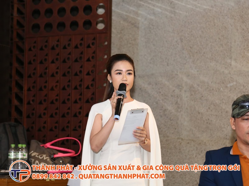 Mau bai phat bieu hoi nghi khach hang