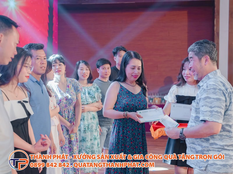 Tham Khảo Mẫu Phát Biểu Gala Dinner Nghỉ Mát Ý Nghĩa Nhất 16 Qua tang gala dinner