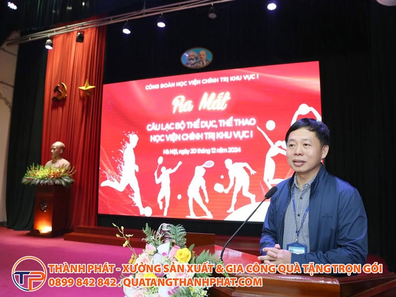Chu nhiem phat bieu ra mat cau lac bo