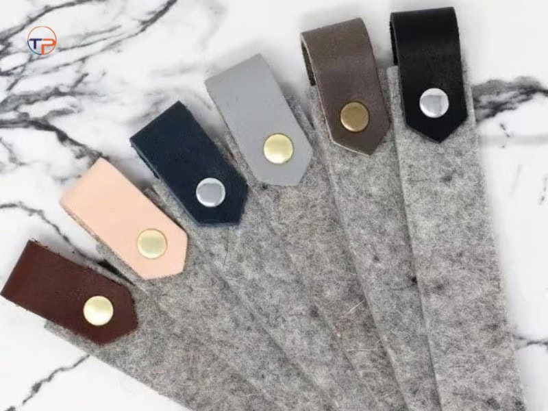 9+ Món Quà Tặng Bằng Len Độc Đáo, Ấn Tượng Nhất 22 Dấu trang bằng da và nỉ len