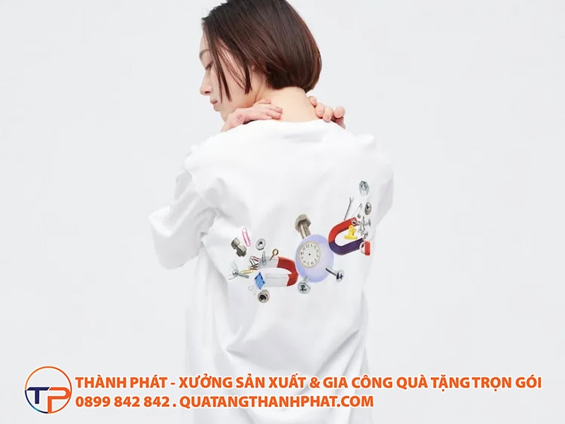 Mau qua tang uniqlo ao thun