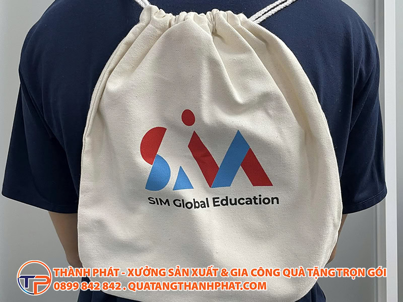 Mau qua tang uniqlo balo day rut