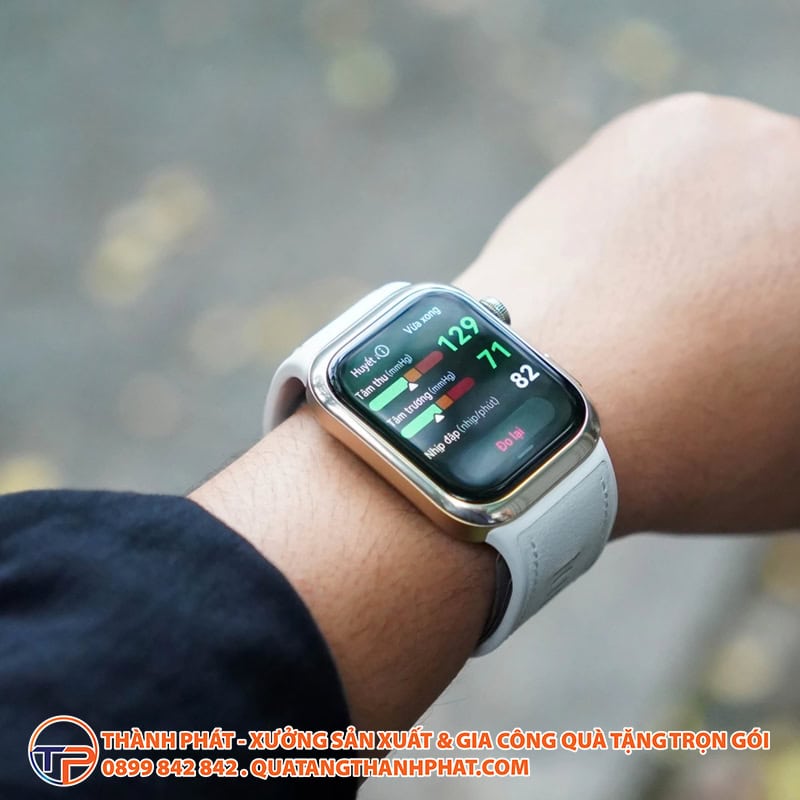 20+ Mẫu Quà Tặng Doanh Nghiệp Chăm Sóc Sức Khỏe Ý Nghĩa Nhất 19 Dong ho theo doi suc khoi