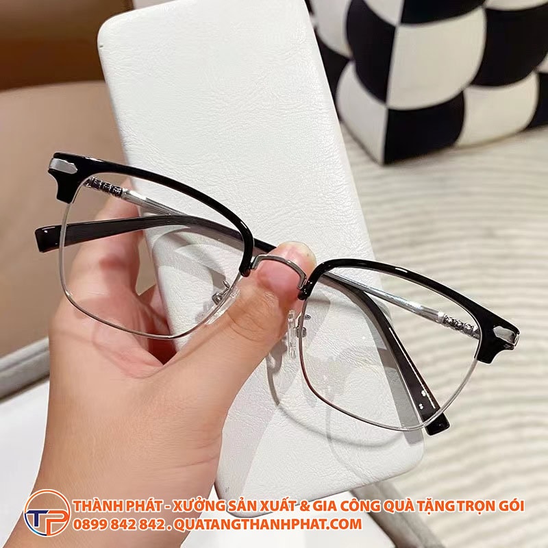 20+ Mẫu Quà Tặng Doanh Nghiệp Độc Đáo Khuyến Khích Văn Hóa Đọc 27 Mat kieng doc sach tien dung