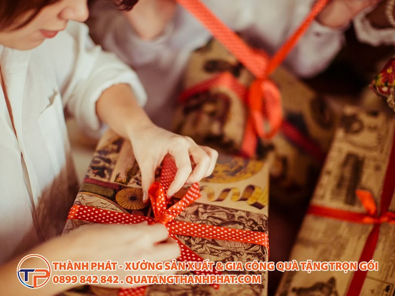 Qua tang an tuong cho workshop khoa hoc