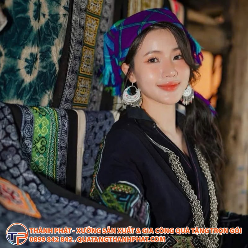 Tổng Hợp Quà Tặng Trang Phục Truyền Thống Cách Điệu Ấn Tượng Nhất 23 Khuyen tai dan toc hmong