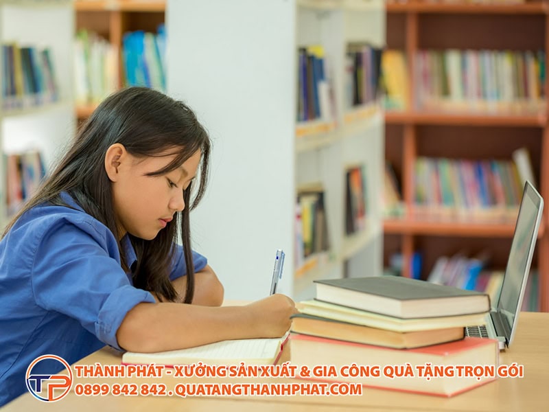 Gợi Ý 10+ Quà Tặng Doanh Nghiệp Khuyến Học In Logo Ý Nghĩa Nhất 28 Qua tang doanh nghiep ho tro hoc tap