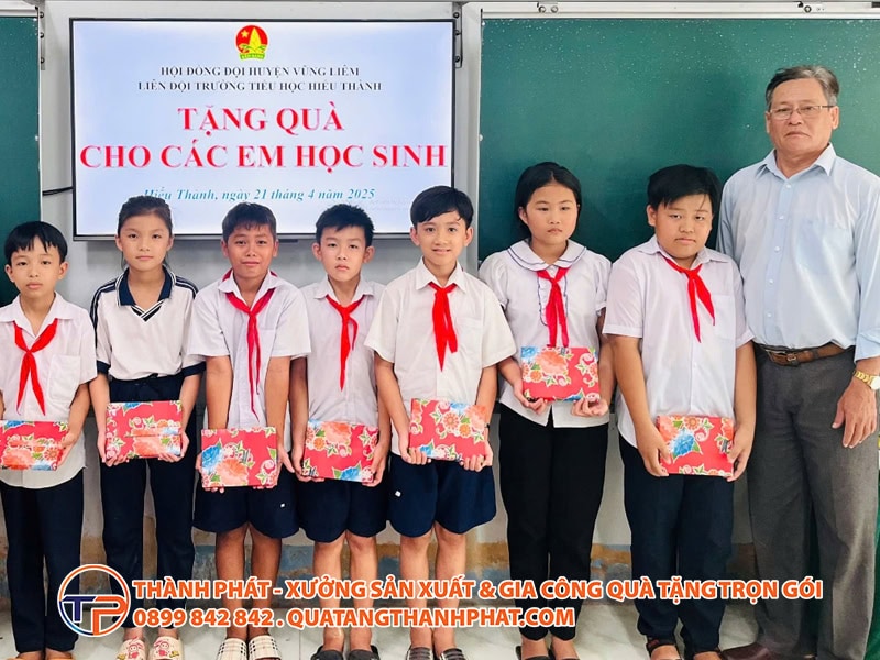 20+ Mẫu Quà Tặng Cho Sự Kiện Khai Giảng &Amp; Tổng Kết Năm Học Ý Nghĩa Nhất 30 Qua tang khai giang tong ket y nghia