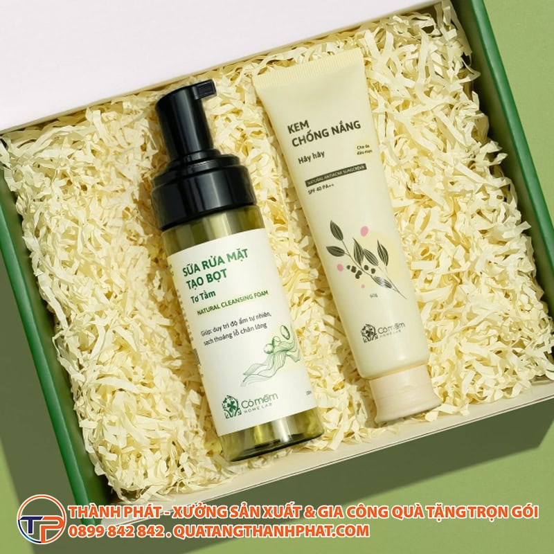 Top Quà Tặng Doanh Nghiệp Bảo Vệ Da &Amp; Đồ Dùng Đi Biển &Quot;Hot&Quot; Nhất Mùa Hè 18 Set qua tang bao ve da