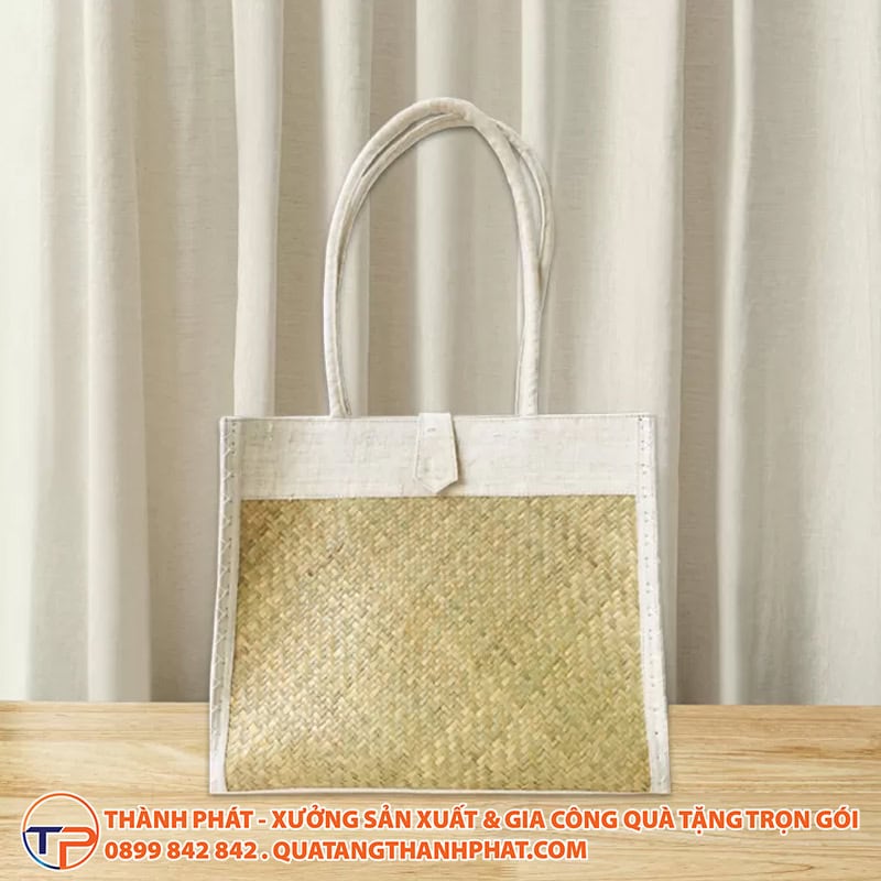 Tổng Hợp Quà Tặng Trang Phục Truyền Thống Cách Điệu Ấn Tượng Nhất 25 Tui vai van phong cach dieu