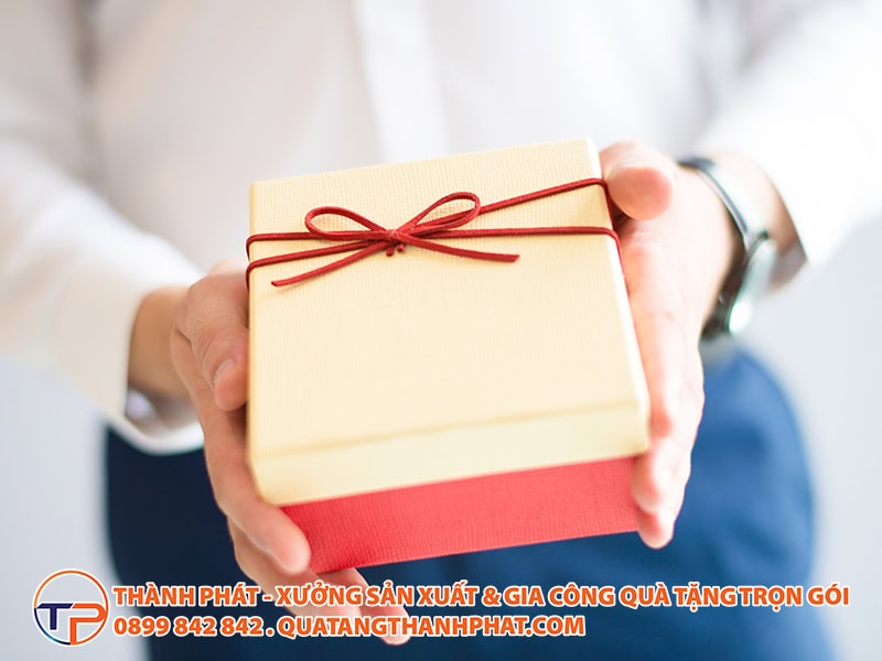 Luật &Amp; Quy Định Quà Tặng Doanh Nghiệp Tại Việt Nam: Làm Sao Để Hợp Lệ Và Tối Ưu Thuế? 11 Quy dinh qua tang doanh nghiep viet nam