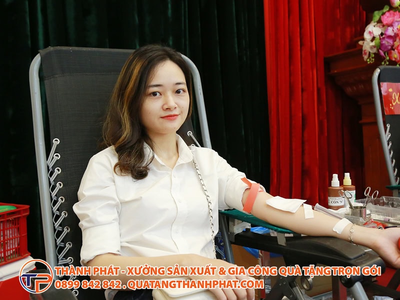 10+ Hoạt Động Tình Nguyện Tại Công Ty: Dễ Tổ Chức, Chi Phí Thấp &Amp; Gắn Kết Nhân Viên 17 Hien mau tinh nguyen noi bo cong ty
