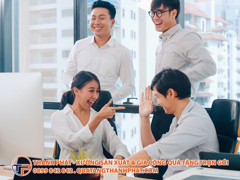 10+ Hoạt Động Tình Nguyện Tại Công Ty: Dễ Tổ Chức, Chi Phí Thấp &Amp; Gắn Kết Nhân Viên 23 Qua tang thien nguyen y nghia