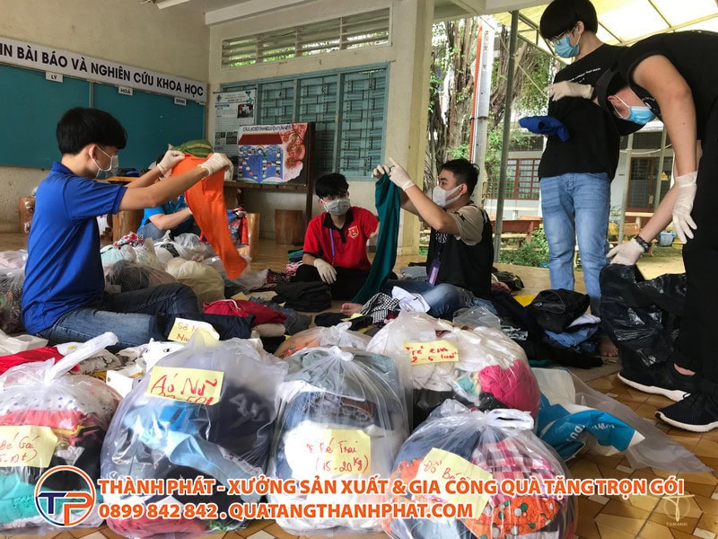 10+ Hoạt Động Tình Nguyện Tại Công Ty: Dễ Tổ Chức, Chi Phí Thấp &Amp; Gắn Kết Nhân Viên 14 Quyen gop quan ao cu thien nguyen